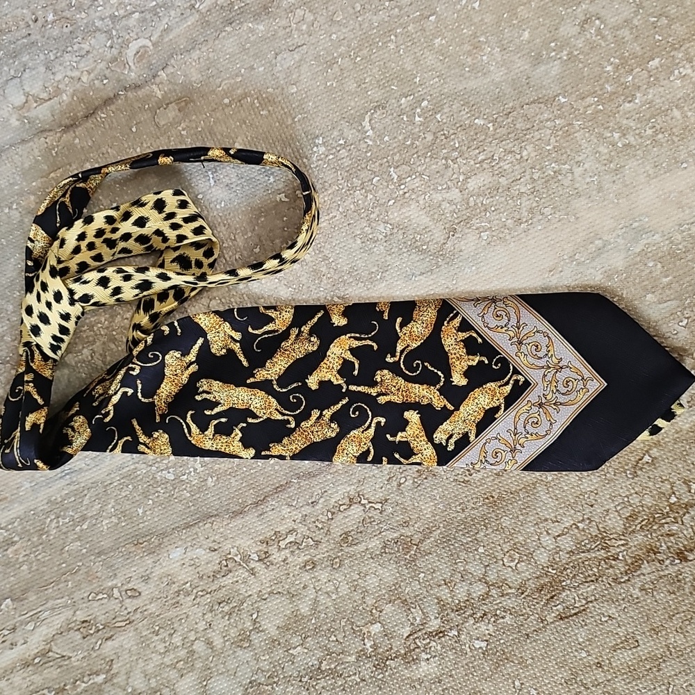 GianniVersace Vintage Black and Gold Leopard Print Tie - Picture 3 of 11